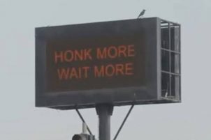 Mumbai police trick drivers – with traffic lights that stay red if you honk